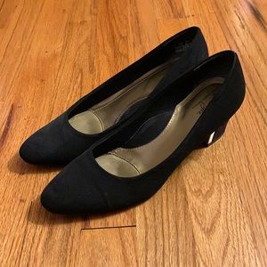 Soft styles by Hush Puppies- black heels - size 8